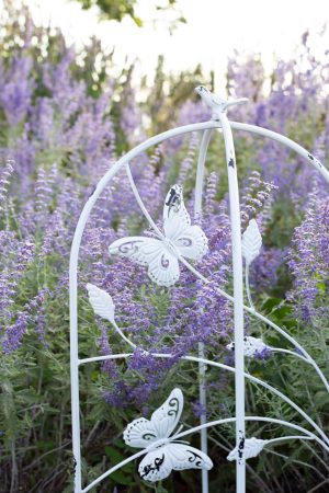 WHITE METAL GARDEN TRELLIS BUTTERFLIES