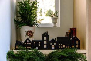 BLACK METAL HOUSE   MANTEL DECOR