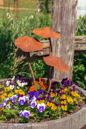 S/3 MUSHROOM GARDEN STAKES  RUST FINISH