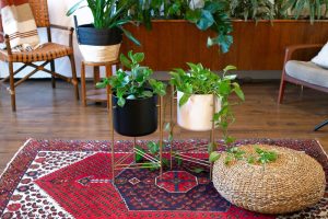 MODERN PLANTER GOLD STAND WHITE POT