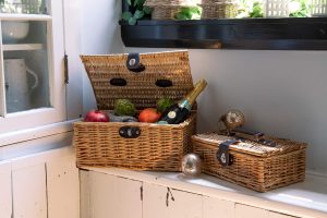 SMALL RECT WILLOW HAMPER LEATHER STRAPS