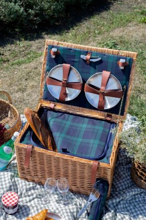 WILLOW 6 PERSON PICNIC BASKET INSULATED LINING