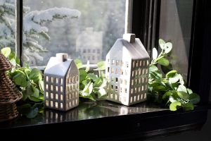 MED CERAMIC CANDLE HOUSE