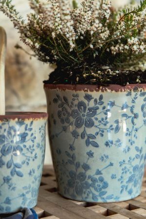 POT WITH BLUE FLORAL PATTERN