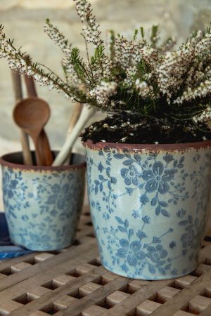 POT WITH BLUE FLORAL PATTERN