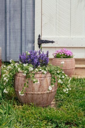 ROUND POT WITH RIBBED DESIGN  LARGE FIBER CEMENT