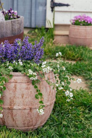 ROUND POT WITH RIBBED DESIGN  LARGE FIBER CEMENT