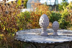 CEMENT ARTICHOKE WITH SQUARE BASE – LARGE