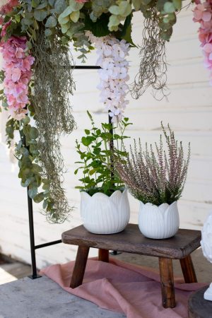 WHITE TULIP POT LARGE