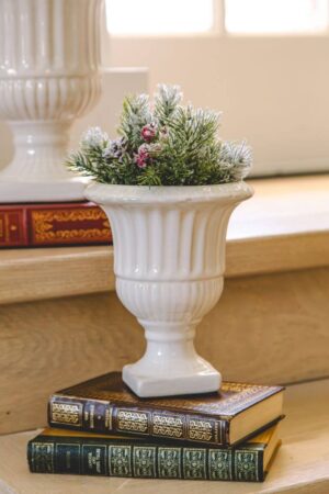 CERAMIC URN W/SQUARE BASE M