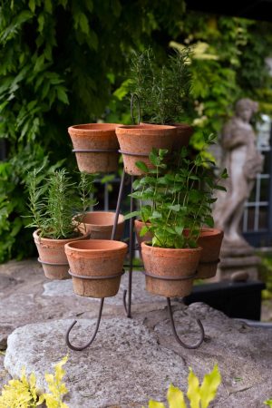 TWO TIER WIRE STAND WITH 9 REDTSONE POTS