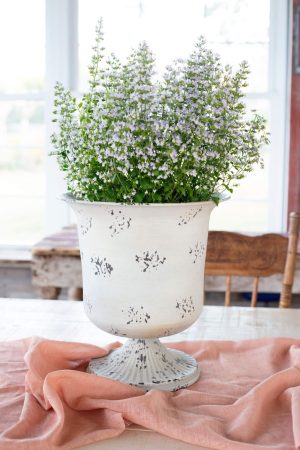 LARGE METAL VASE ANTIQUE WHITE (NOT WATERTIGHT)