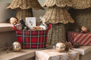 RED PLAID OVAL PU PACKER  WITH HANDLES
